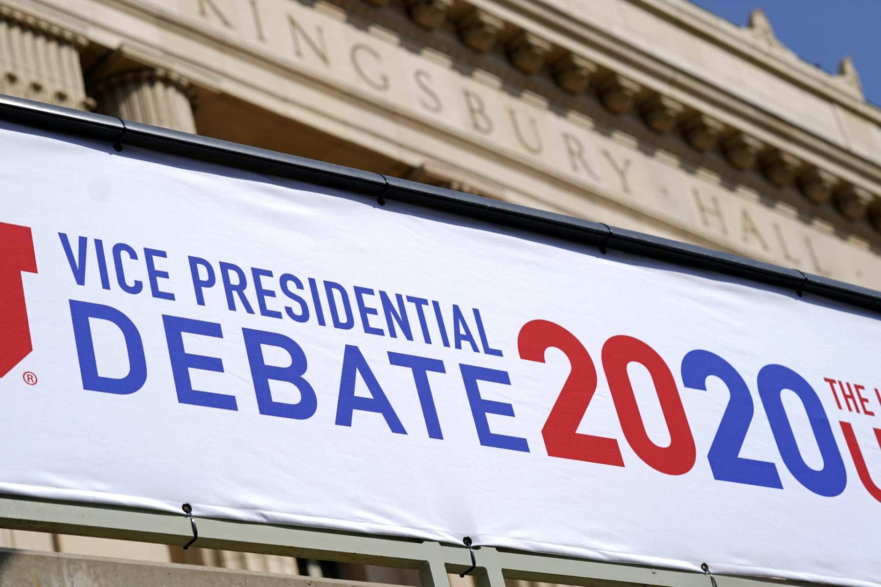 A sign hanging outside of a building that reads, "Vice presidential debate 2020."