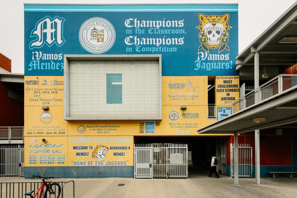 A wall mural at Felicitas & Gonzalo Mendez High School.